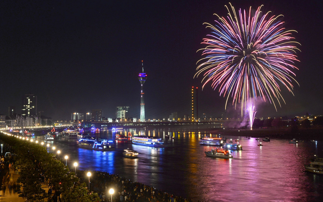 Düsseldorf, 15.05.2014: Abschluss-Feuerwerk zum Japan-Tag ©dpa