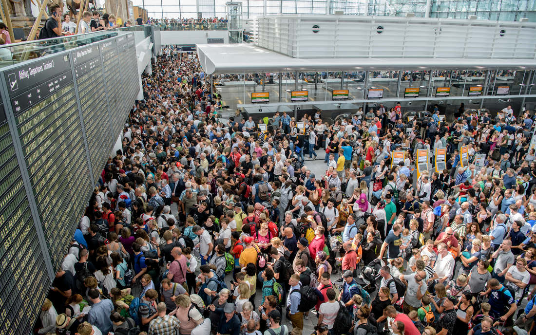 München, 28.07.2018: Chaos am Flughafen, nachdem eine Person unkontrolliert in den Sicherheitsbereich gelangt ist. ©dpa